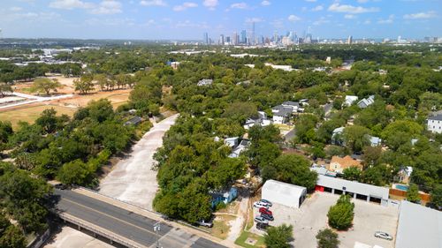 920 Shady Ln, Austin, TX, 78702-4152 | Card Image