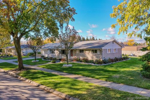 28741 Roan Dr, Warren, MI, 48093-4262 | Card Image