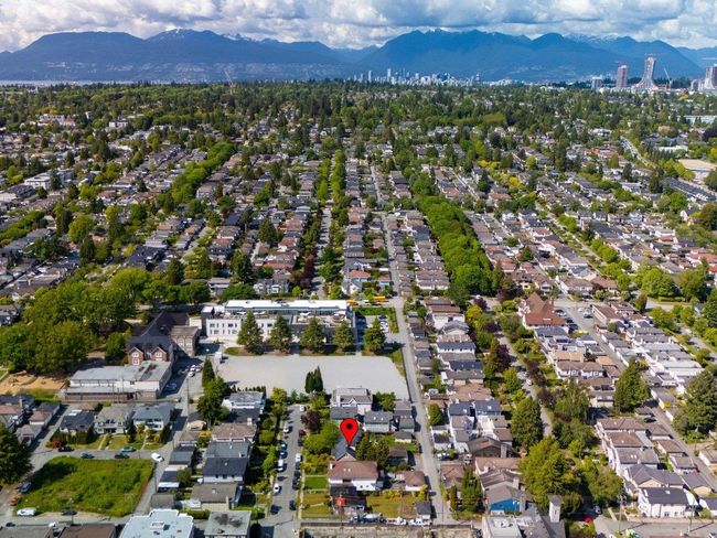 View of property location with a mountainous background and nearby suburban area | Image 30