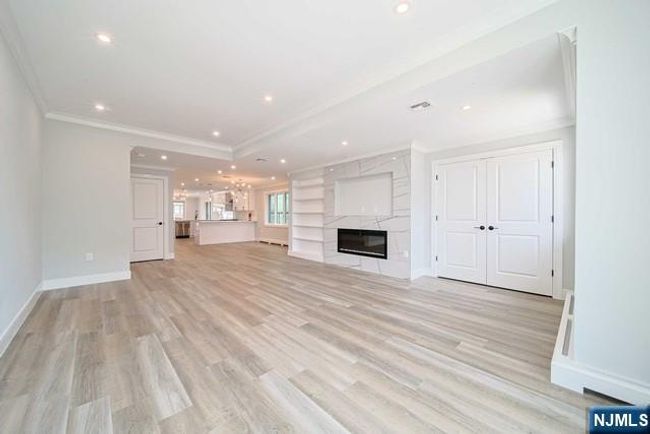 39 Henry Ave, Home with 3 bedrooms, 4 bathrooms and null parking in Palisades Park NJ | Image 4