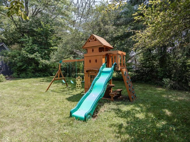 Great Backyard with PlaySet | Image 40