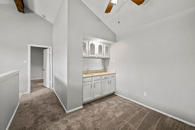 Great wet bar upstairs | Image 17