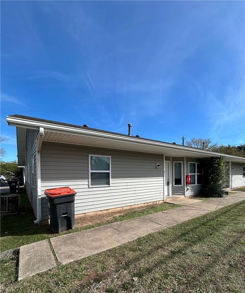 c-409 Park Street, Springdale, AR, 72764 | Card Image