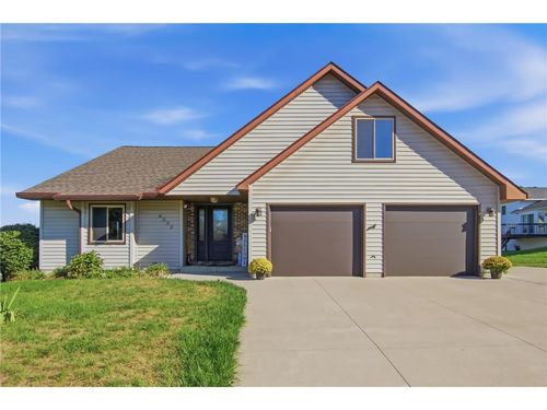 4002 Oak Knoll Dr, Eau Claire, WI, 54701-3895 | Card Image