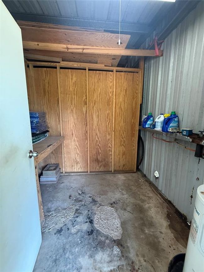 Laundry Room in Garage | Image 35