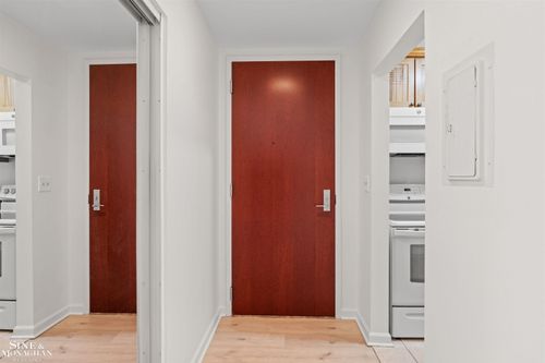 1001 W Jefferson #11e Street, Detroit, MI, 48226 | Card Image