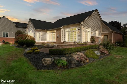 7910 Glacier Club Dr, Washington Township, MI, 48094-2224 | Card Image