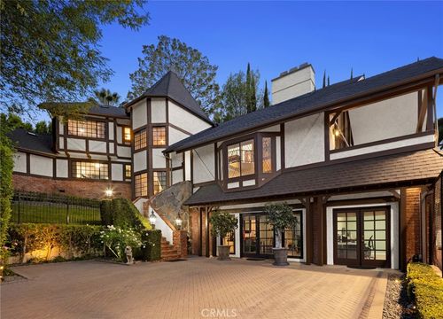 19540 Wells Dr, Tarzana, CA, 91356-3827 | Card Image