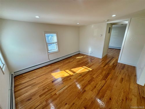 apt-2-105 Burtis St, Lynbrook, NY, 11563-1348 | Card Image