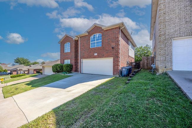 5936 Firethorn Dr, House other with 4 bedrooms, 3 bathrooms and null parking in Dallas TX | Image 5