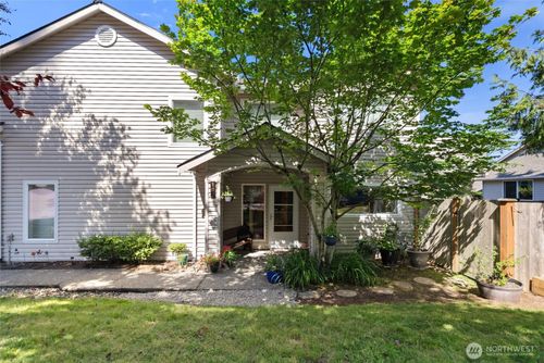 d102-8917 Meridian Pl Ne, Lake Stevens, WA, 98258-7388 | Card Image