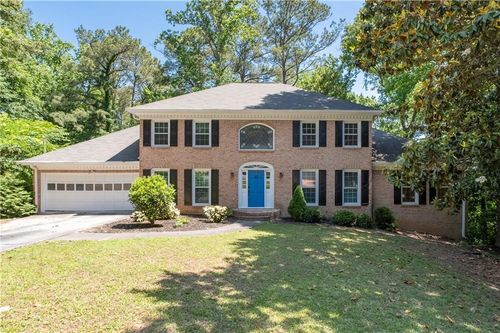 2562 River Knoll Dr Sw, Lilburn, GA, 30047-4791 | Card Image