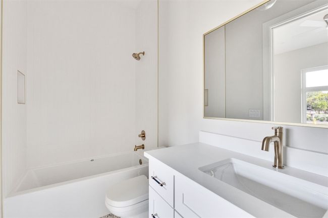 Full bath with vanity, toilet, and bathtub / shower combination | Image 14