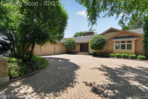 5161 Ledgewood Dr, Commerce Township, MI, 48382-1434 | Card Image