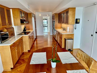 2204 - 1800 Ne 114th St, Condo with 2 bedrooms, 3 bathrooms and null parking in Miami FL | Image 2