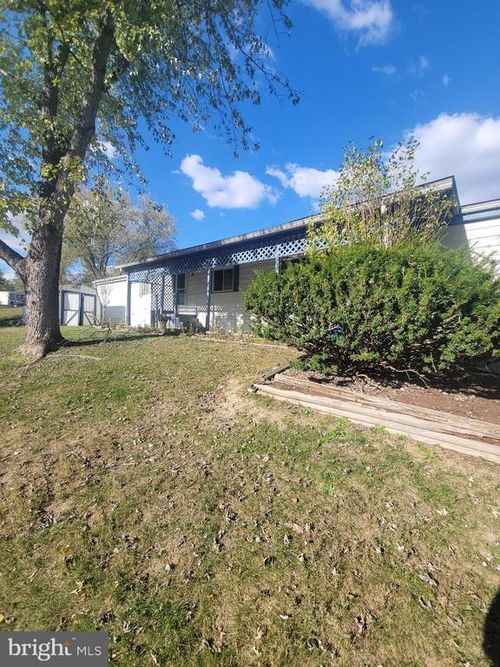 7 Buttonwood Ln, CARLISLE, PA, 17015-7801 | Card Image