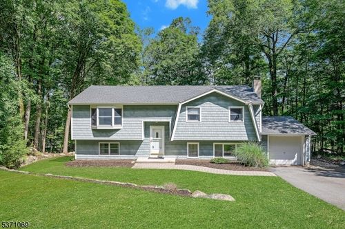 43 Brookwood Rd, Stanhope, NJ, 07874-3227 | Card Image