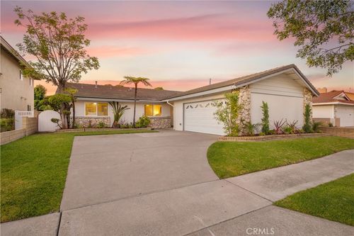 4657 Hazelnut Ave, Seal Beach, CA, 90740-2919 | Card Image
