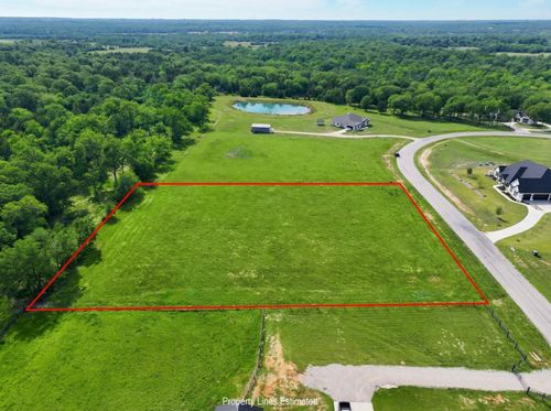 302 N Garrett Cir, Bellville, TX, 77418-2155 | Card Image