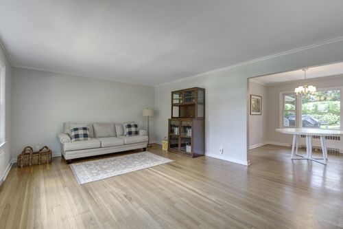 19 Severin Pl, Huntington, NY, 11743-2121 | Card Image