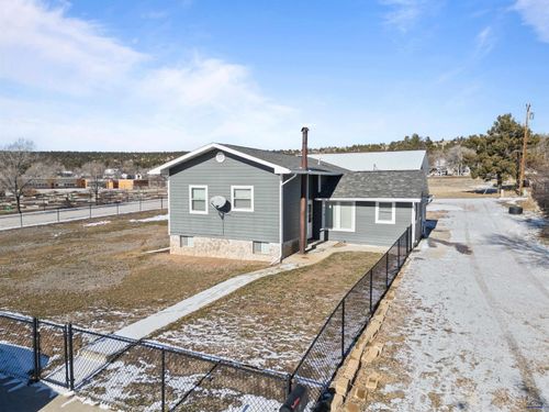 519 Pine St, Newcastle, WY, 82701-2520 | Card Image