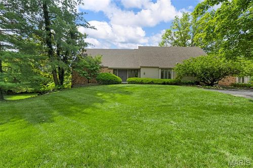 10944 Chalet Ct, Creve Coeur, MO, 63141-7729 | Card Image