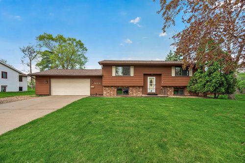 2505 Brenner St, Roseville, MN, 55113-1002 | Card Image
