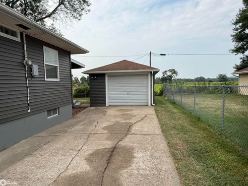 1457 Casa Blanca Ln, Ottumwa, IA, 52501-3820 | Card Image