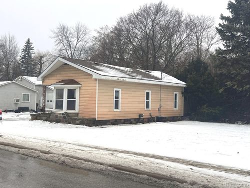 539 N Main, Perry, MI, 48872-9703 | Card Image