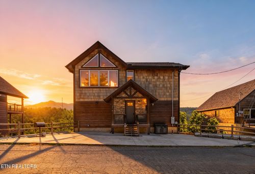 218 Pinnacle Dr W, Gatlinburg, TN, 37738 | Card Image