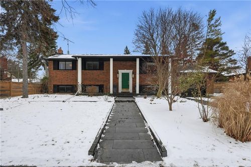 13 Upper Canada Dr, Niagara on the Lake, ON, L0S1J0 | Card Image