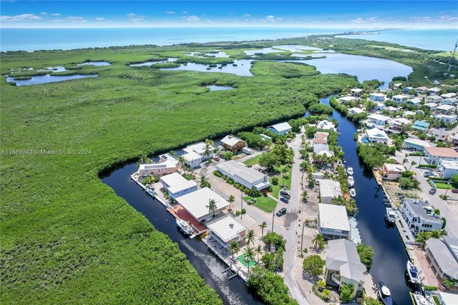127 - 127 S Layton Dr, House other with 3 bedrooms, 2 bathrooms and null parking in Long Key FL | Image 43