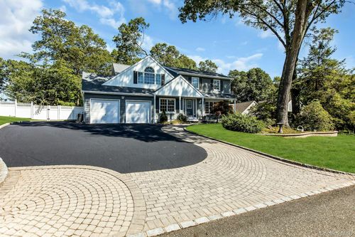 7 Whitespruce Ln, Hauppauge, NY, 11788-2338 | Card Image