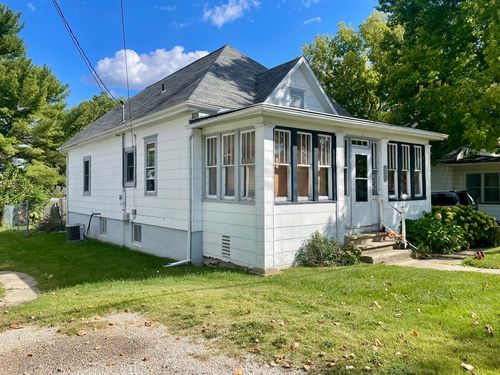 1407 Pulaski St, Peru, IL, 61354-2306 | Card Image