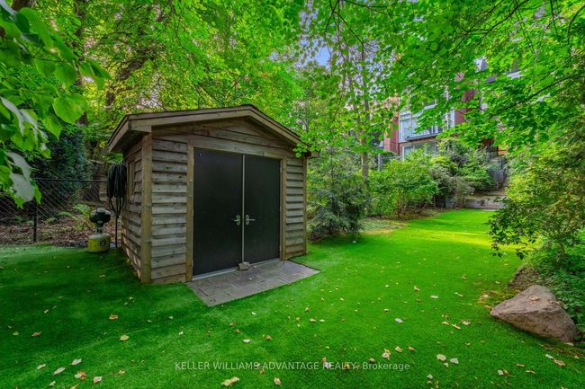37 Farnham Ave, House other with 5 bedrooms, 5 bathrooms and 1 parking in Toronto ON | Image 44