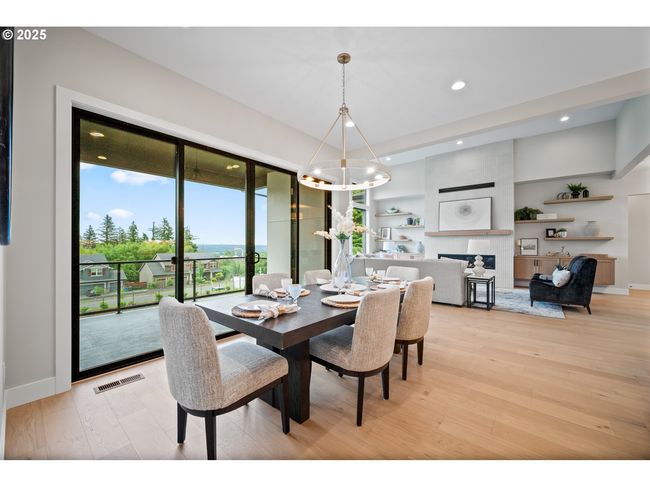 Kitchen-Eating Area | Image 18