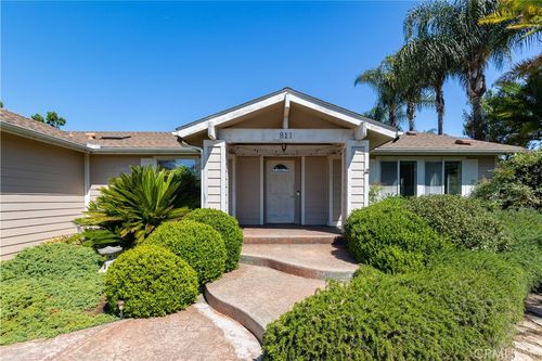 811 Cypress Dr, Vista, CA, 92084-7041 | Card Image