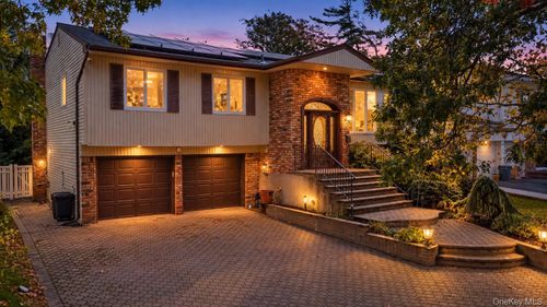 23 Gale Dr, Valley Stream, NY, 11581-3622 | Card Image