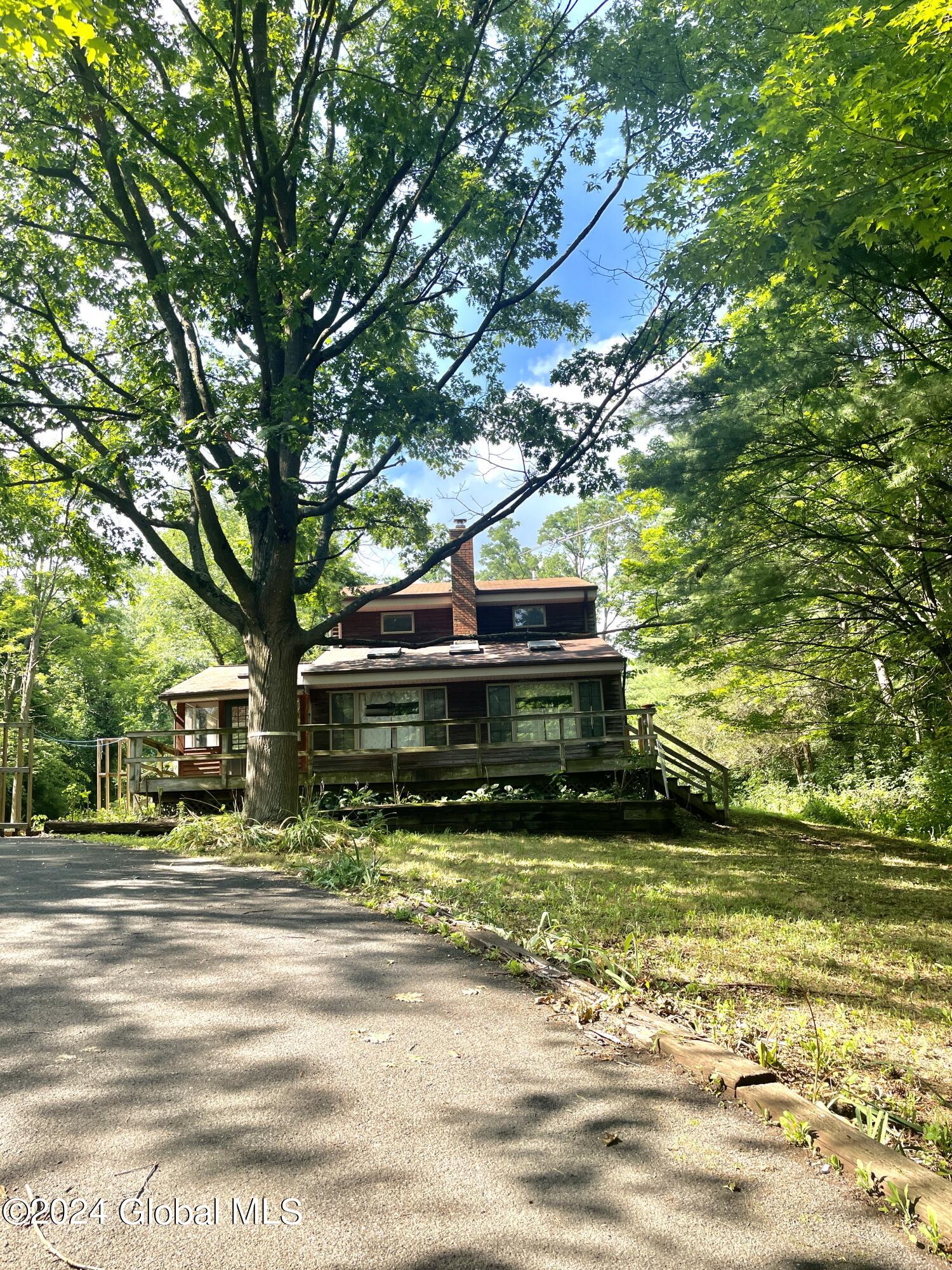 Tracey Rd, Ravena, NY 12143