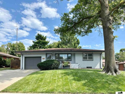 1820 Brookhaven Dr, Lincoln, NE, 68506-1400 | Card Image