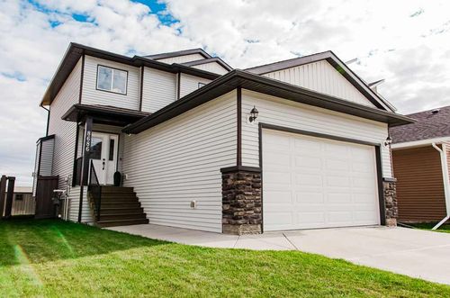 8686 122 Avenue, Grande Prairie, AB, T8X0P7 | Card Image