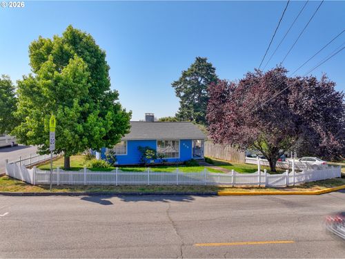 615 Pacific Ave, Brookings, OR, 97415-9239 | Card Image