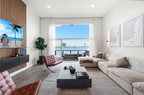 c-3927 Ne 171st St, North Miami Beach, FL, 33160-3077 | Card Image