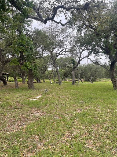 207 S 9th Street, Rockport, TX, 78382 | Card Image