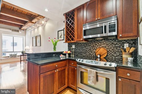 apt-410-301 Race St, PHILADELPHIA, PA, 19106-1850 | Card Image