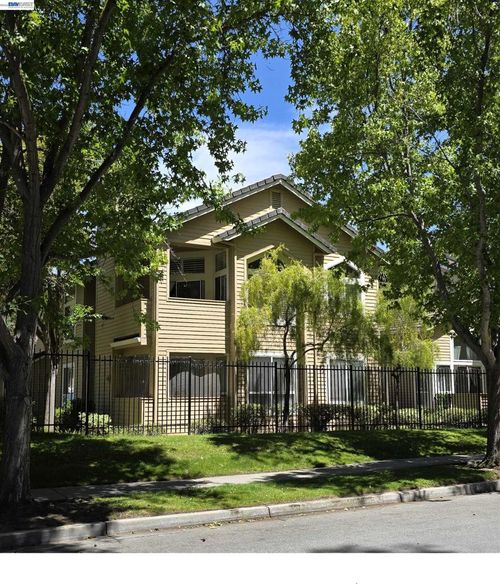 5246 Tacoma Cmn, Fremont, CA, 94555-2732 | Card Image