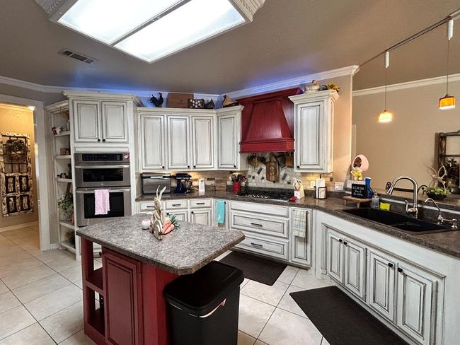 390 Hackberry Dr, House other with 5 bedrooms, 5 bathrooms and 3 parking in Andrews TX | Image 14