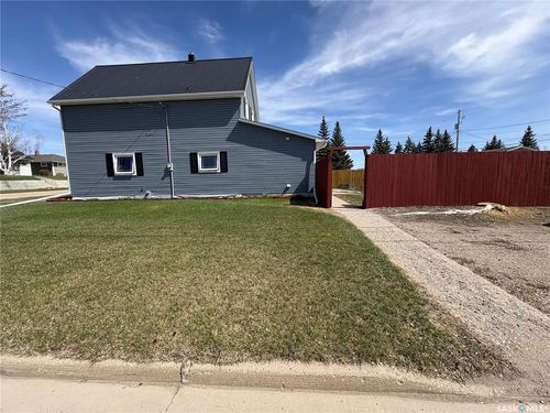 301 8th Ave E, Melville, SK, S0A2P1 | Card Image