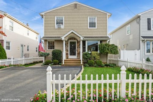 2-3920 Waverly Ave, Seaford, NY, 11783-2616 | Card Image