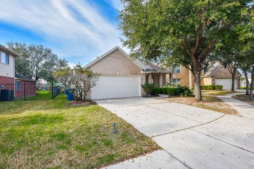 9511 Lakeway View Ln, Humble, TX, 77396-3377 | Card Image
